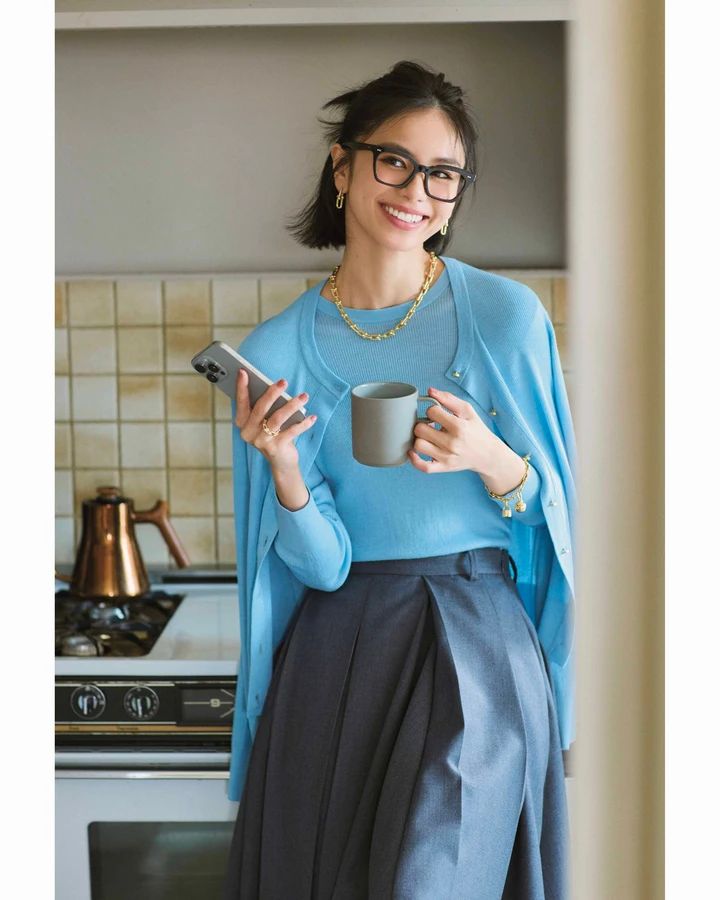 佐藤晴美 スカートコーデ
