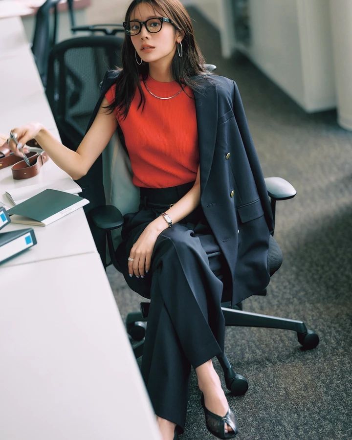 貴島明日香 ジャケットコーデ