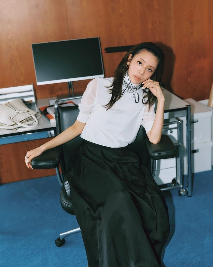 貴島明日香 ニットコーデ