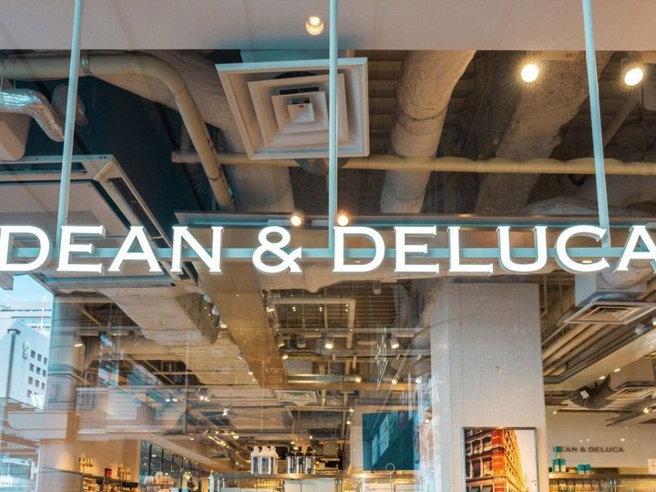 DEAN & DELUCAから、秋のイベント気分を盛り上げる黒猫缶が今年も登場！ 缶の中には美味しいお菓子がたっぷり入って、プチギフトにもぴったりのお手頃プライスで限定販売です。（画像出典：DEAN & DELUCA）