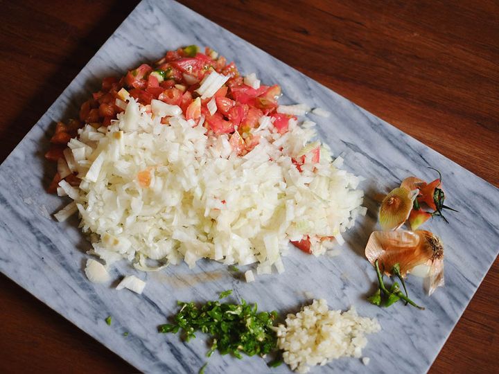 野菜をみじん切りにする
