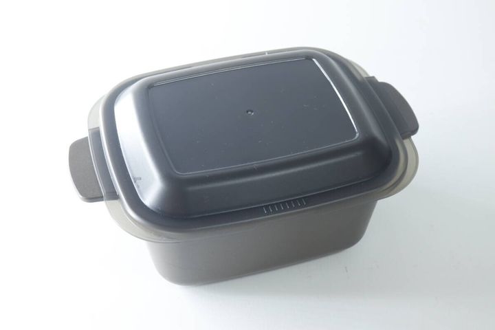 ダイソーのレンジ調理マルチクッカー中、フタを閉めた本体