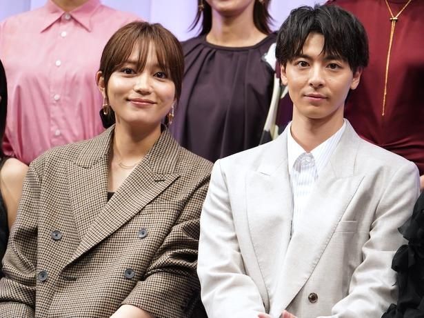 【写真を見る】『ママがもうこの世界にいなくても 私の命の日記』お披露目試写会に登壇した川口春奈と高杉真宙 取材・文/タナカシノブ