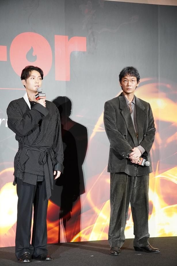 【写真を見る】磯村勇斗＆綾野剛、スタイリッシュなスーツ姿で登場
