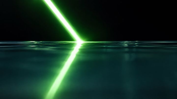 100億倍の光でも、水面の分子は動じなかった