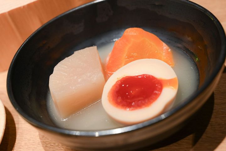 出汁が染み渡る「16代真っ赤卵」、美味しすぎます……！