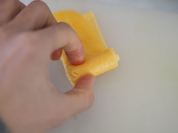 卵1個だけでお弁当に満開の花が咲く！？型抜きいらずで誰でも作れる可愛い〈お花卵焼きの秘密〉
