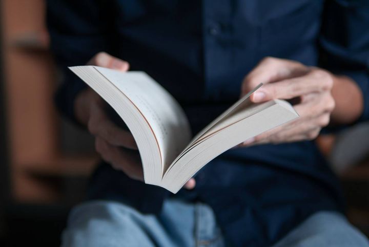 本を読む人