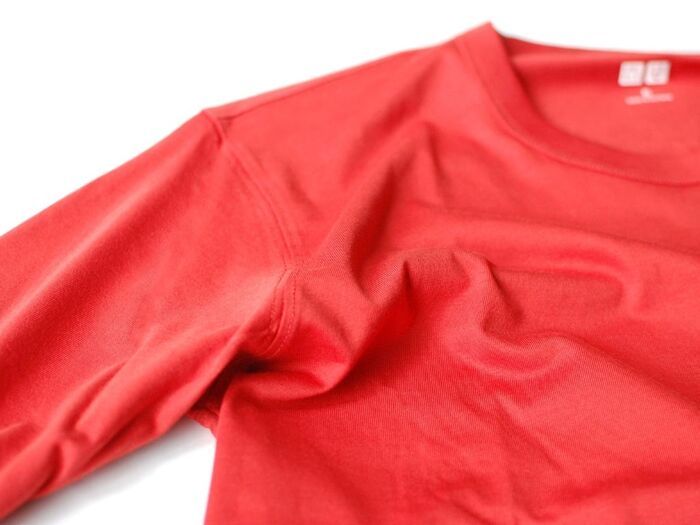 【ユニクロ ユー】40代・50代に似合う、ベーシックで上品な「長袖Tシャツ」を発見。秋に大活躍の一枚でした♪