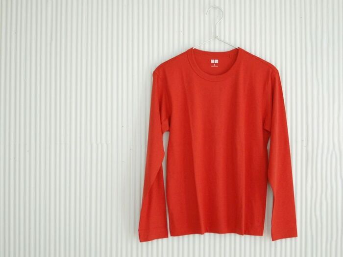 【ユニクロ ユー】40代・50代に似合う、ベーシックで上品な「長袖Tシャツ」を発見。秋に大活躍の一枚でした♪