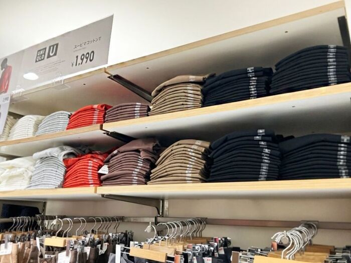 【ユニクロ ユー】40代・50代に似合う、ベーシックで上品な「長袖Tシャツ」を発見。秋に大活躍の一枚でした♪