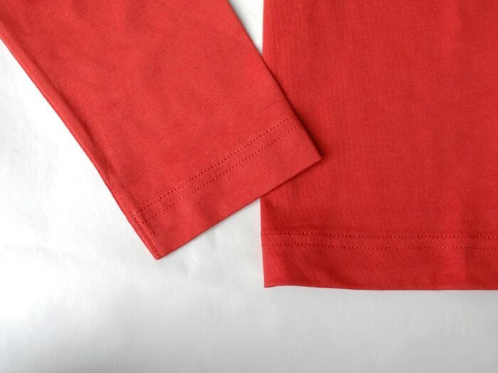【ユニクロ ユー】40代・50代に似合う、ベーシックで上品な「長袖Tシャツ」を発見。秋に大活躍の一枚でした♪