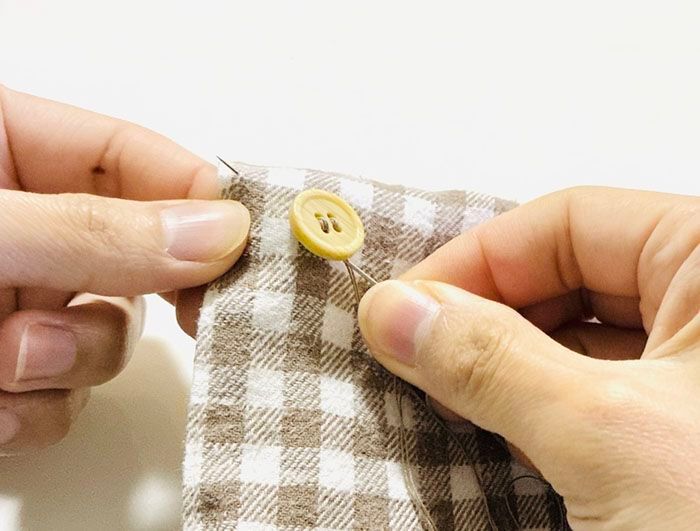 「玉結び」も「玉止め」もしなくてOK！？超簡単なボタンのつけかた。プロ並みにきれいな仕上がりに♪