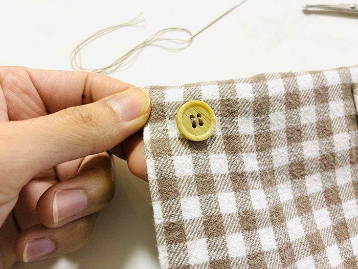 「玉結び」も「玉止め」もしなくてOK！？超簡単なボタンのつけかた。プロ並みにきれいな仕上がりに♪