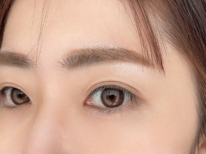 大人の「うるうる目元メイク」はラメ使いがコツ