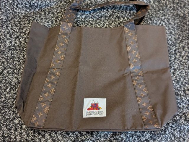 ブラウンのショッピングBAGの全体