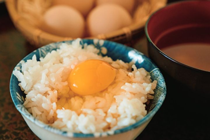 ドバドバ溢れる極上湯と烏骨鶏卵のTKG！青森「古遠部温泉」