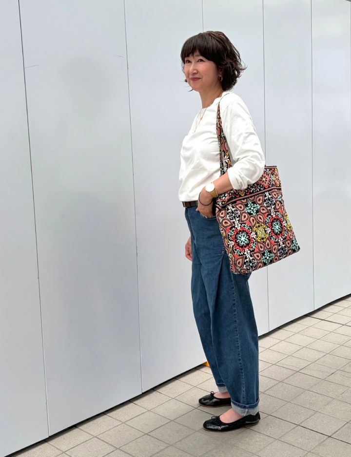 『Vera Bradley』のバッグをメインにしたシンプルなコーディネート