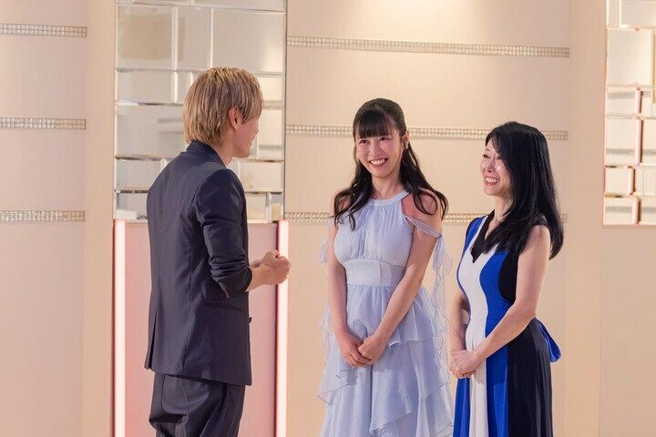 【写真・画像】“天然愛カップ”バーレスクダンサーの娘（27歳）、母親激推しの21歳イケメンに告白するも失恋「ママも男を見る目がなかった」 3枚目