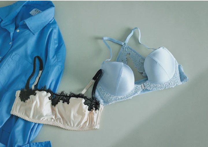 （右）ブラジャー￥12990／インティミッシミ カスタマーセンター（左）ブラジャー￥19690／マリー六本木（ツインセット）