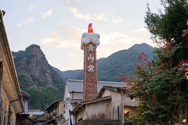 【佐賀県伊万里市】大川内山を光で彩るクリスマスイベント！巨大なサンタ＆えんとつキャンドルなど登場