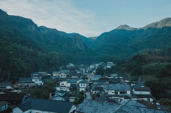 【佐賀県伊万里市】大川内山を光で彩るクリスマスイベント！巨大なサンタ＆えんとつキャンドルなど登場