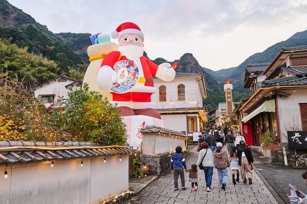 【佐賀県伊万里市】大川内山を光で彩るクリスマスイベント！巨大なサンタ＆えんとつキャンドルなど登場
