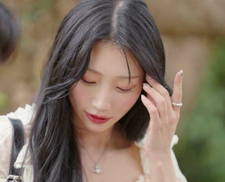 美脚あらわ！モテモテの紅白出場美人アーティスト