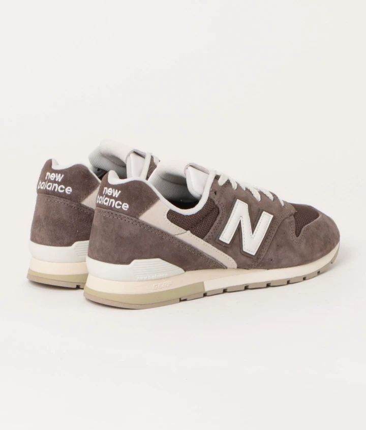 ニューバランスのロングセラーモデル「CM996 UO2 BROWN」