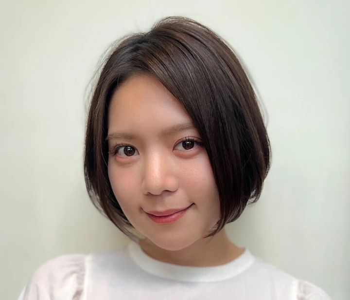 ひし形レイヤーショートボブ 正面