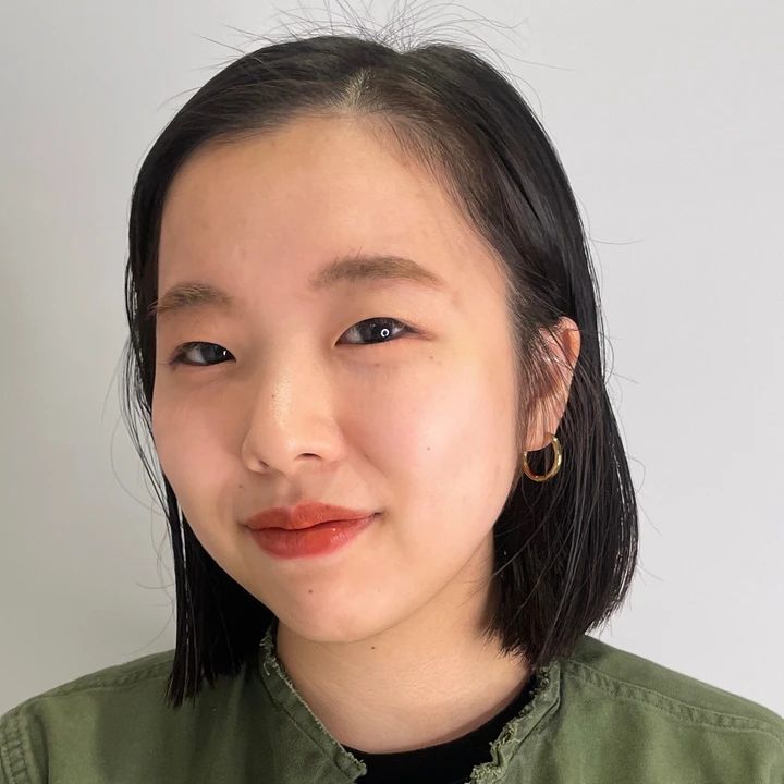 【2026年】秋への移ろい。抜け感「前髪なし ショートボブ」19選。東京の実力サロンが作る大人女子に似合う髪型まとめ_73