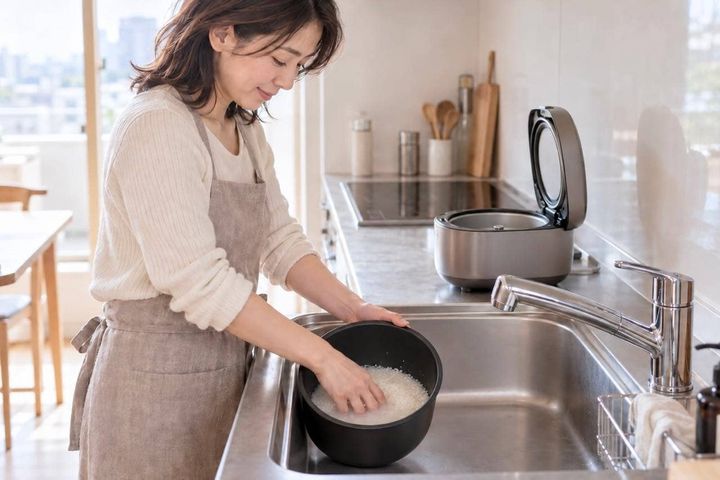 炊飯器の内釜でお米を研いじゃダメ？まず確認したい“機種ごとの扱い”