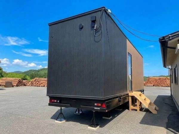 Mobitectが、トレーラーハウス(福岡県産木材仕様)を伊万里木材市場 大分営業所に納品
