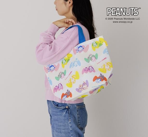 肩にかけられる取っ手付き。お買い物にも大活躍