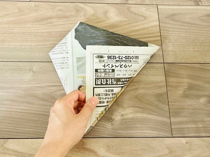 【新聞紙1/2枚】折るだけでフタ付き袋が完成！？キッチンの生ゴミ臭とドロドロ水分を撃退する神ワザ