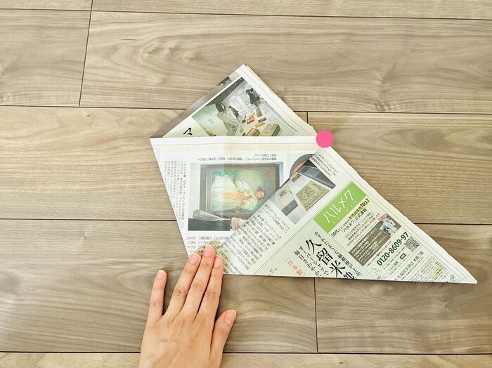 【新聞紙1/2枚】折るだけでフタ付き袋が完成！？キッチンの生ゴミ臭とドロドロ水分を撃退する神ワザ