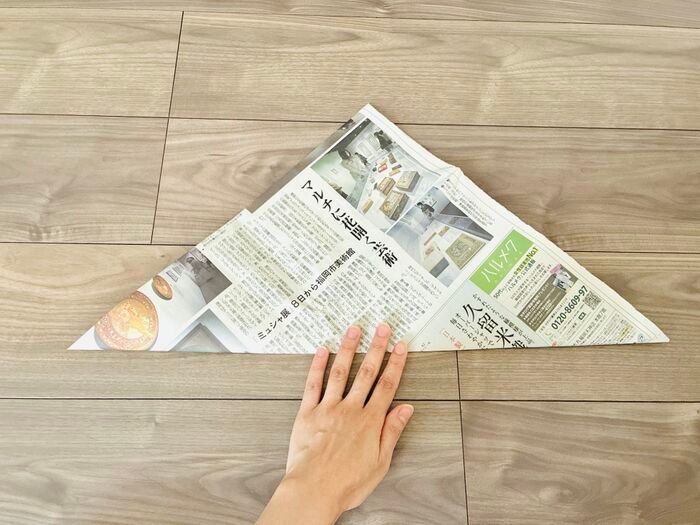 【新聞紙1/2枚】折るだけでフタ付き袋が完成！？キッチンの生ゴミ臭とドロドロ水分を撃退する神ワザ