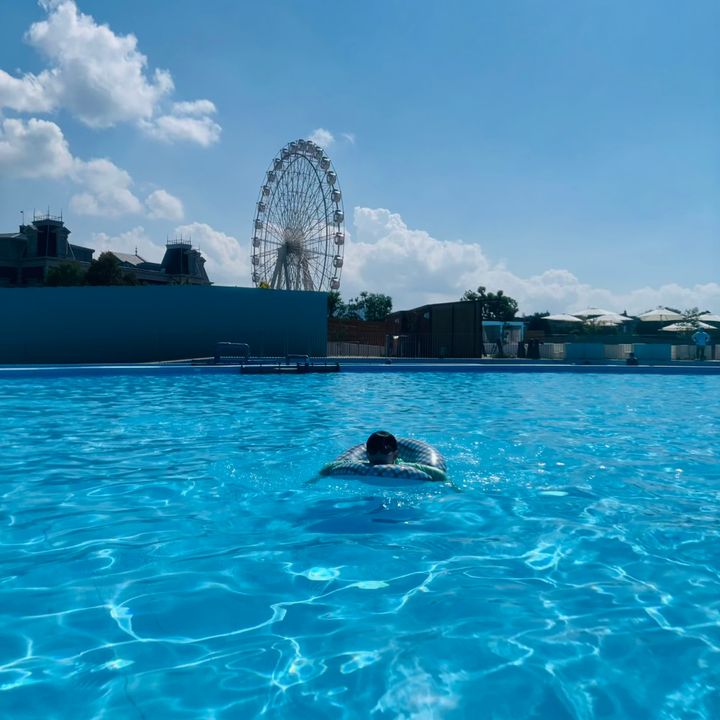 ハウステンボスのプール。暑い夏の日の日中は人も少なくて快適！広くて綺麗◎