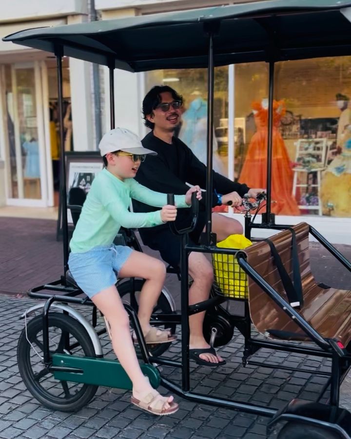 ハウステンボス内を走り回れる、４人乗り自転車に挑戦！レンガ道の走行は思ったより難しいけど楽しい！