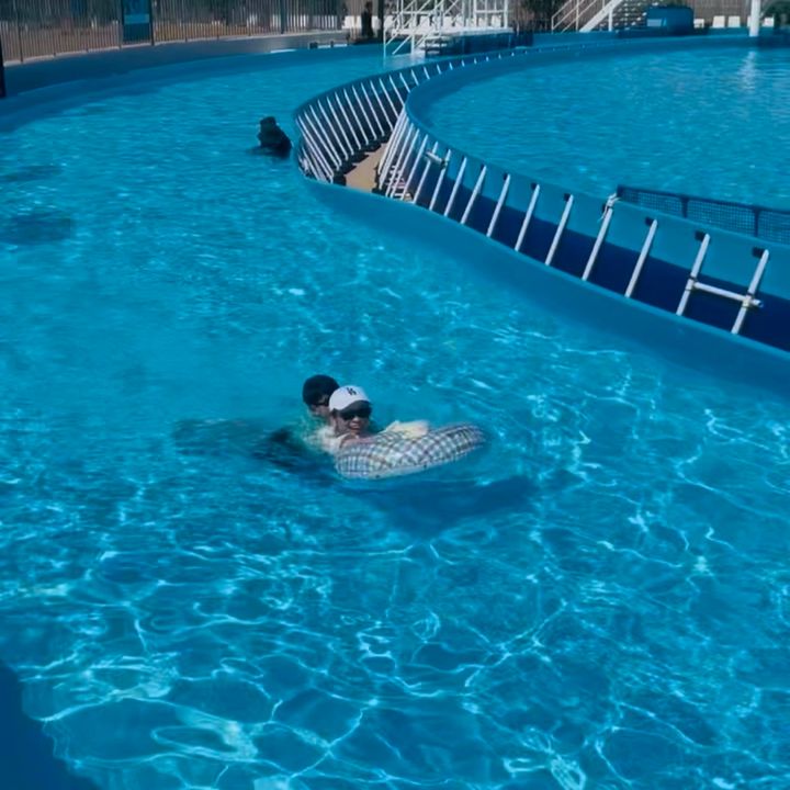 ハウステンボスのプール。暑い夏の日の日中は人も少なくて快適！広くて綺麗◎流れるプールもある。