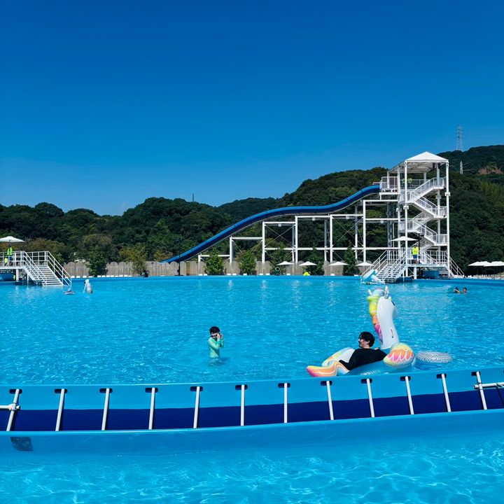 ハウステンボスのプール。暑い夏の日の日中は人も少なくて快適！