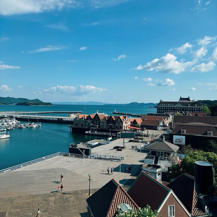 ホテルヨーロッパのお部屋からの風景。窓からは美しい海が一望できる。