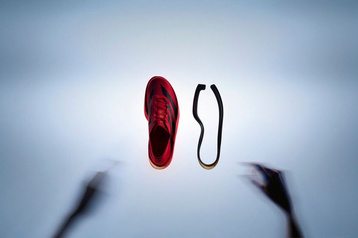 「ADIZERO ADIOS PRO 5」は、「ADIZERO ADIOS PRO EVO 3」に採用されたレーシングテクノロジーを、自己ベスト更新を目指すすべてのランナーへ届けるために開発されたレーシングシューズ。