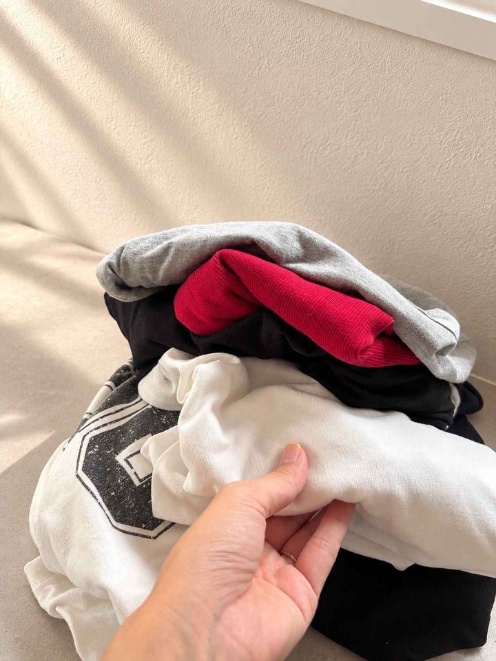 画像: 重ねた服の “取り出しにくい問題”