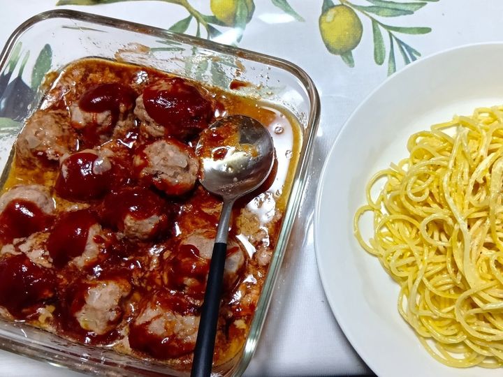 レンジで簡単！ミニハンバーグがドーン！ボリューム満点ハンバーグスパゲッティ