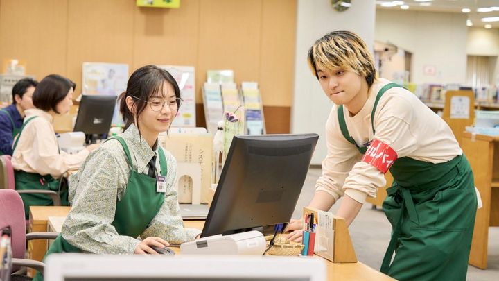 夜ドラ「税金で買った本」第25回より ©️NHK
