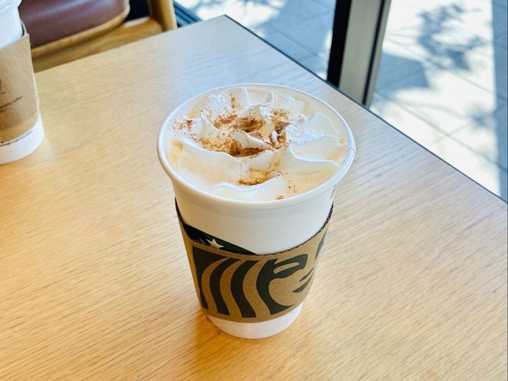 【スタバ】この季節がやってきた！「発売日にゲット」「10月も頑張れそう」