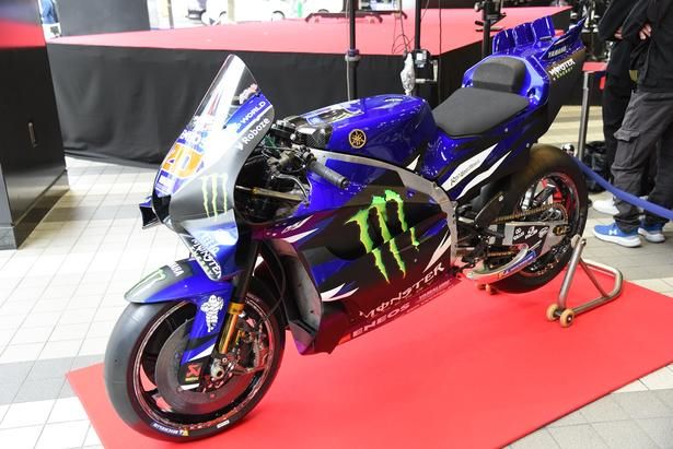会場入り口に展示されたグランプリマシン：YZR-M1 #20(ファビオ・クアルタラロ) ※V4仕様 Monster Energy Yamaha MotoGP 撮影：ソムタム田井