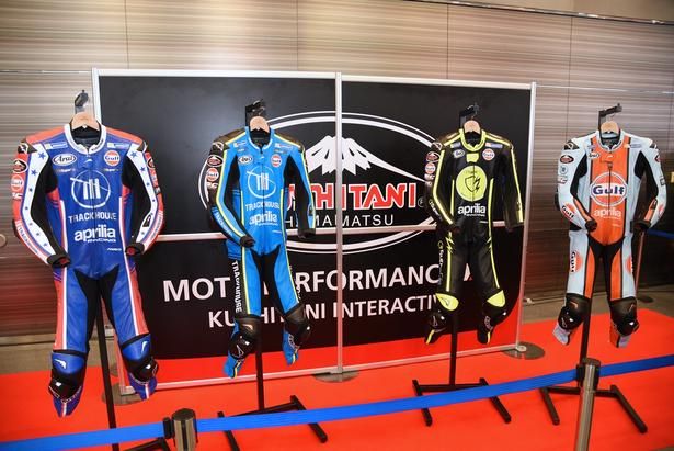 レーシングスーツの展示コーナー 撮影：ソムタム田井
