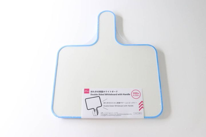 ダイソー持ち手付両面ホワイトボードのパッケージ